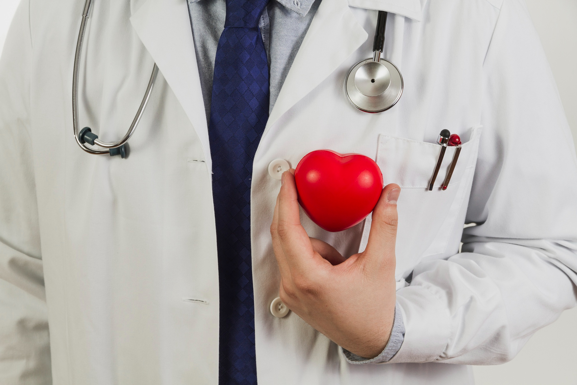 Jakie są zarobki w medycynie? Ile zarabia lekarz kardiolog?
